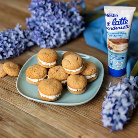 Baci di dama ripieni con crema al Latte Condensato Nestlé