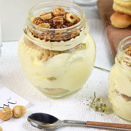 Tiramisù d'orzo con nocciole tostate