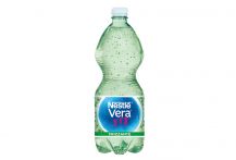 Nestlé Vera con il 30% di R-PET, Frizzante, la bottiglia in plastica riciclata